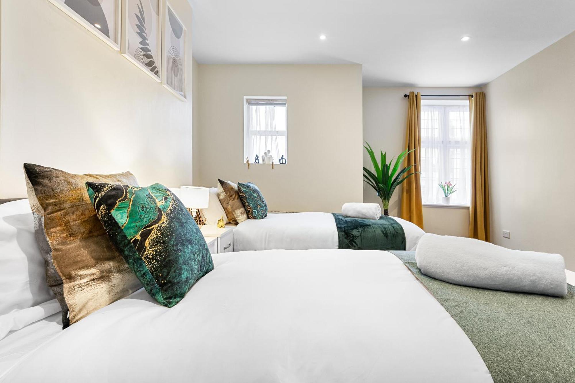 Elegant 2Br London Hideaway- King Bed, Sleeps 6 - Parking- Instant Book- 20 Percent Off Limited Time! บาร์เน็ท ภายนอก รูปภาพ