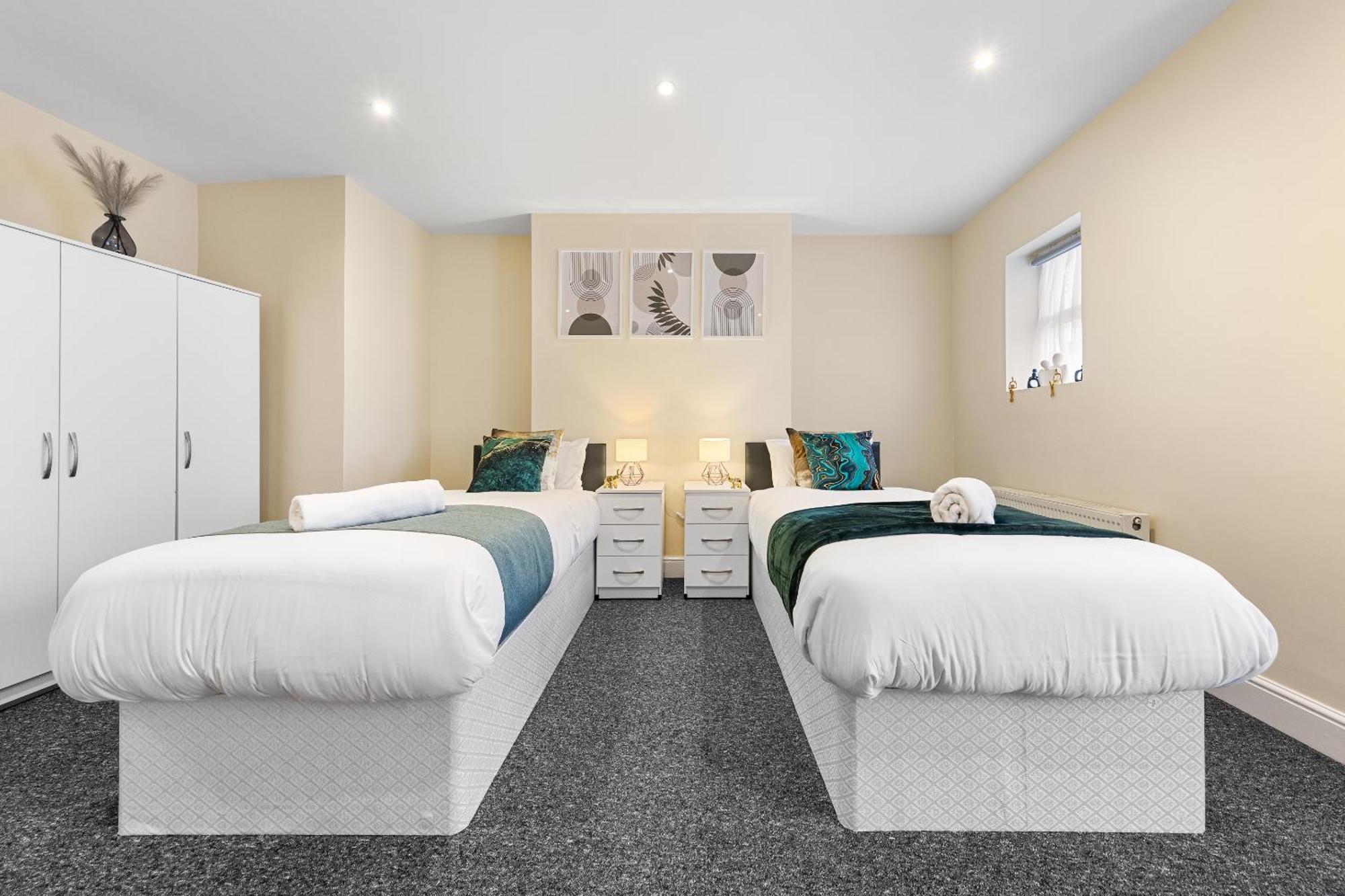 Elegant 2Br London Hideaway- King Bed, Sleeps 6 - Parking- Instant Book- 20 Percent Off Limited Time! บาร์เน็ท ภายนอก รูปภาพ