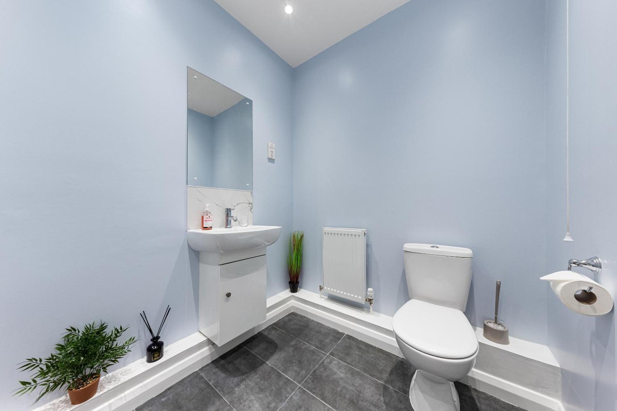 Elegant 2Br London Hideaway- King Bed, Sleeps 6 - Parking- Instant Book- 20 Percent Off Limited Time! บาร์เน็ท ภายนอก รูปภาพ