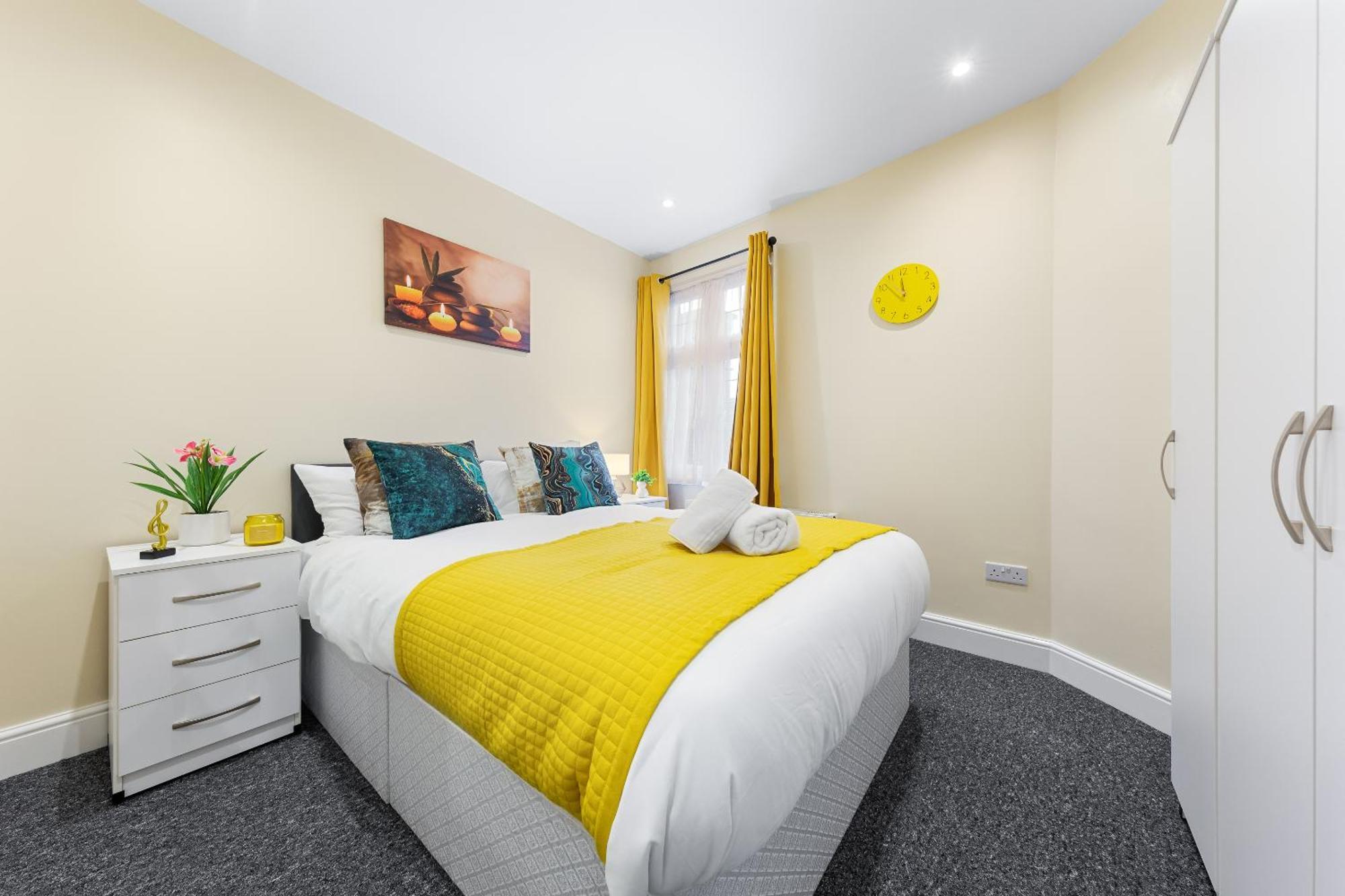 Elegant 2Br London Hideaway- King Bed, Sleeps 6 - Parking- Instant Book- 20 Percent Off Limited Time! บาร์เน็ท ภายนอก รูปภาพ