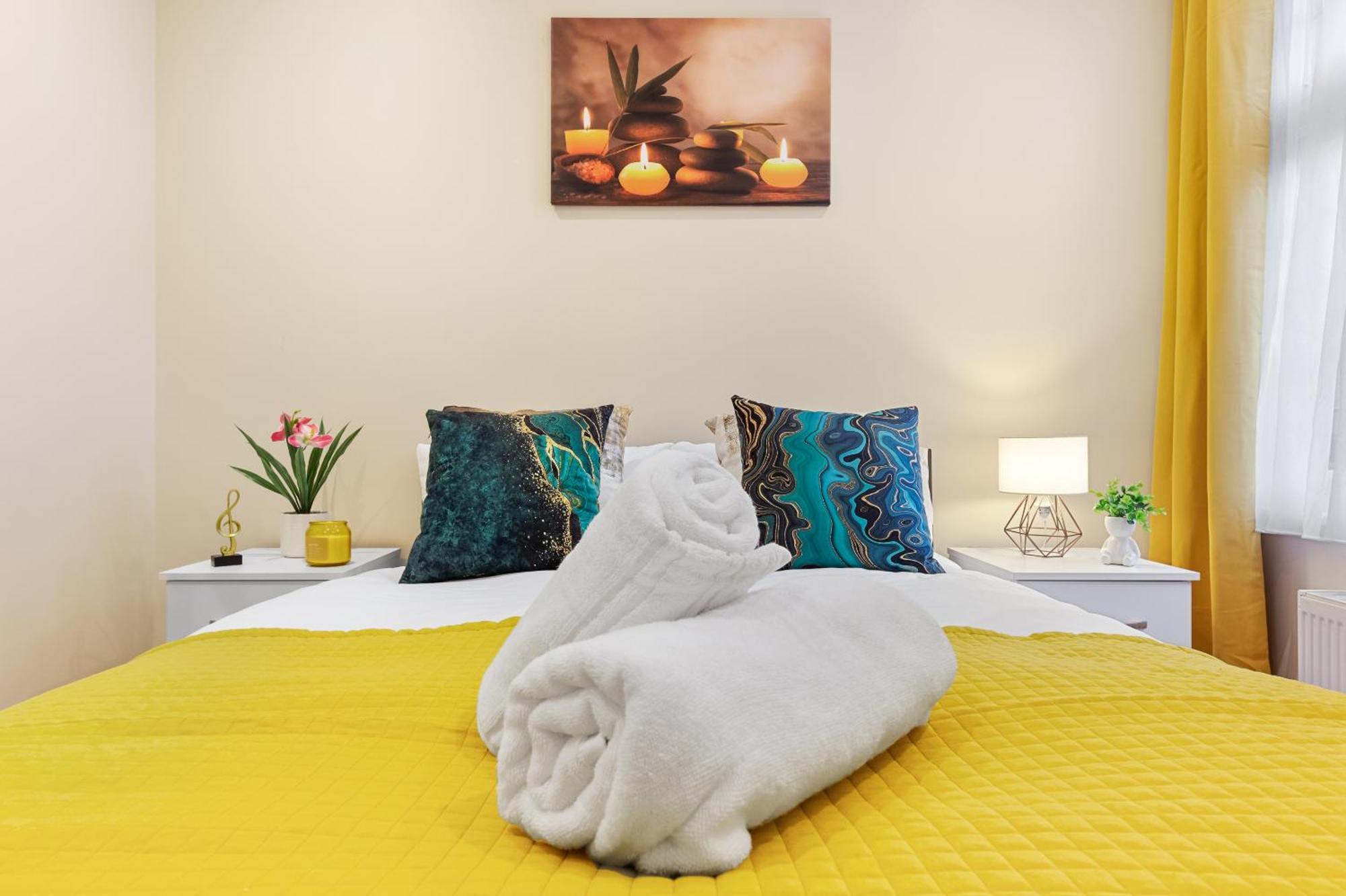 Elegant 2Br London Hideaway- King Bed, Sleeps 6 - Parking- Instant Book- 20 Percent Off Limited Time! บาร์เน็ท ภายนอก รูปภาพ