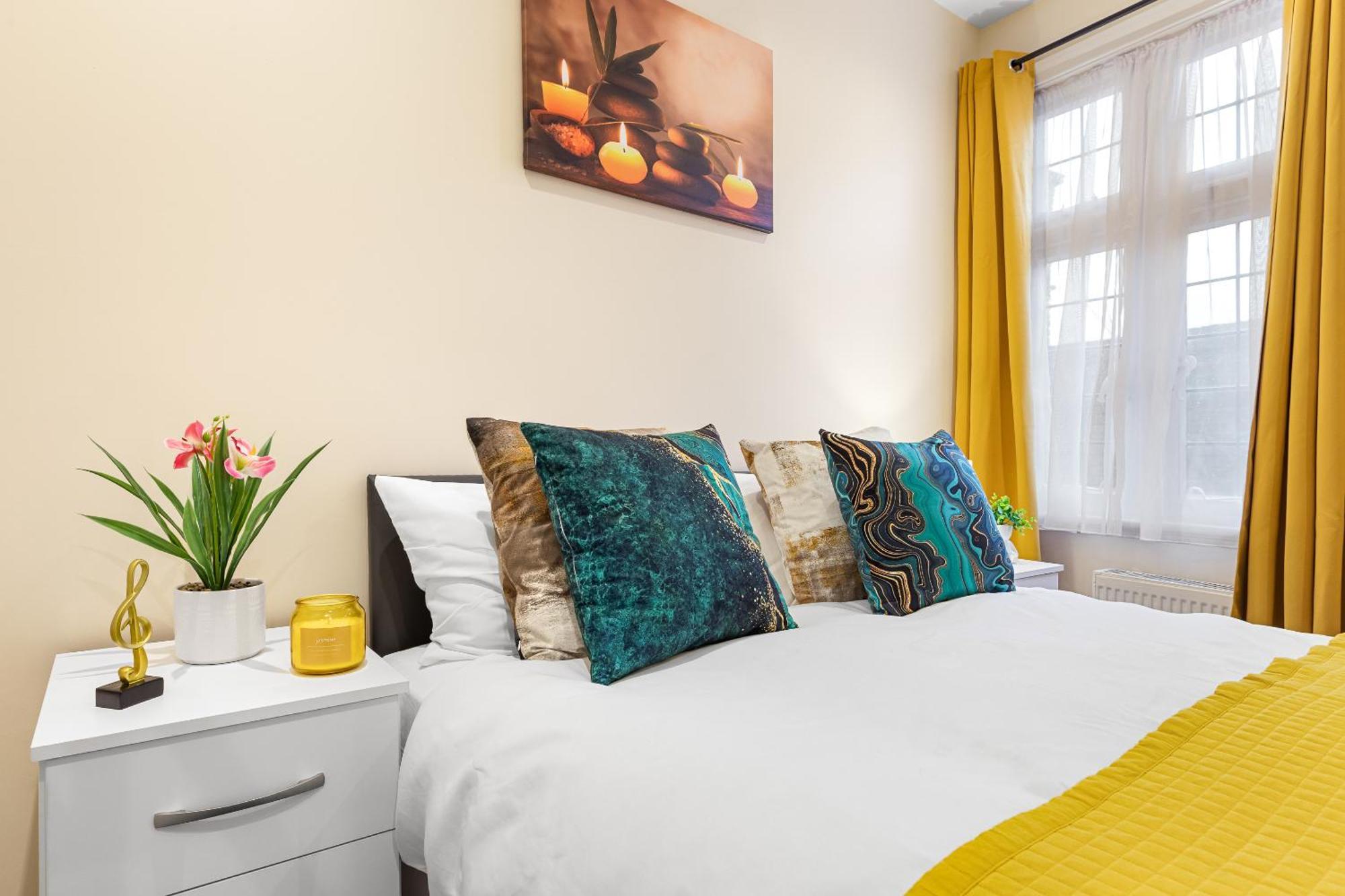 Elegant 2Br London Hideaway- King Bed, Sleeps 6 - Parking- Instant Book- 20 Percent Off Limited Time! บาร์เน็ท ภายนอก รูปภาพ