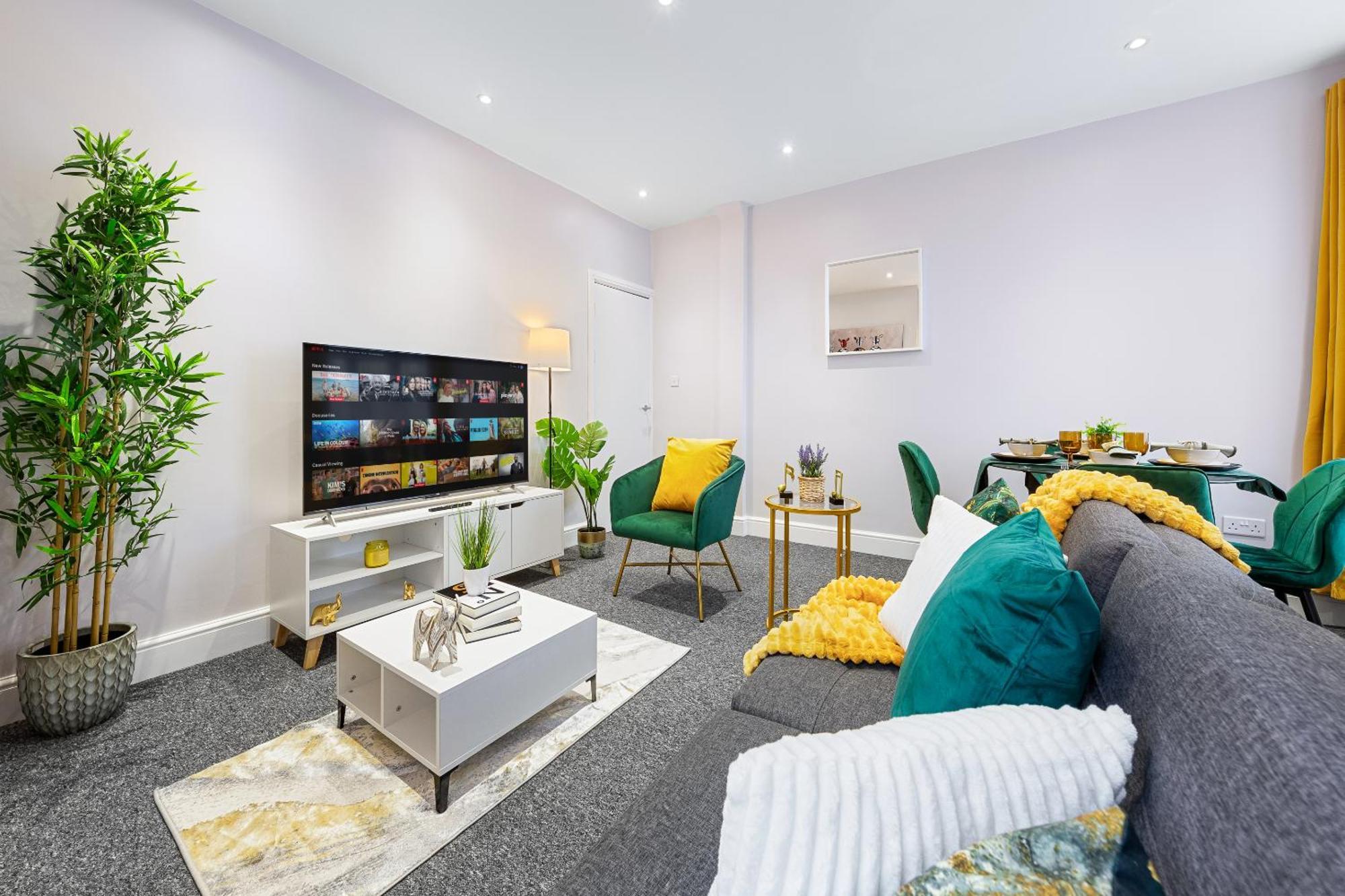 Elegant 2Br London Hideaway- King Bed, Sleeps 6 - Parking- Instant Book- 20 Percent Off Limited Time! บาร์เน็ท ภายนอก รูปภาพ