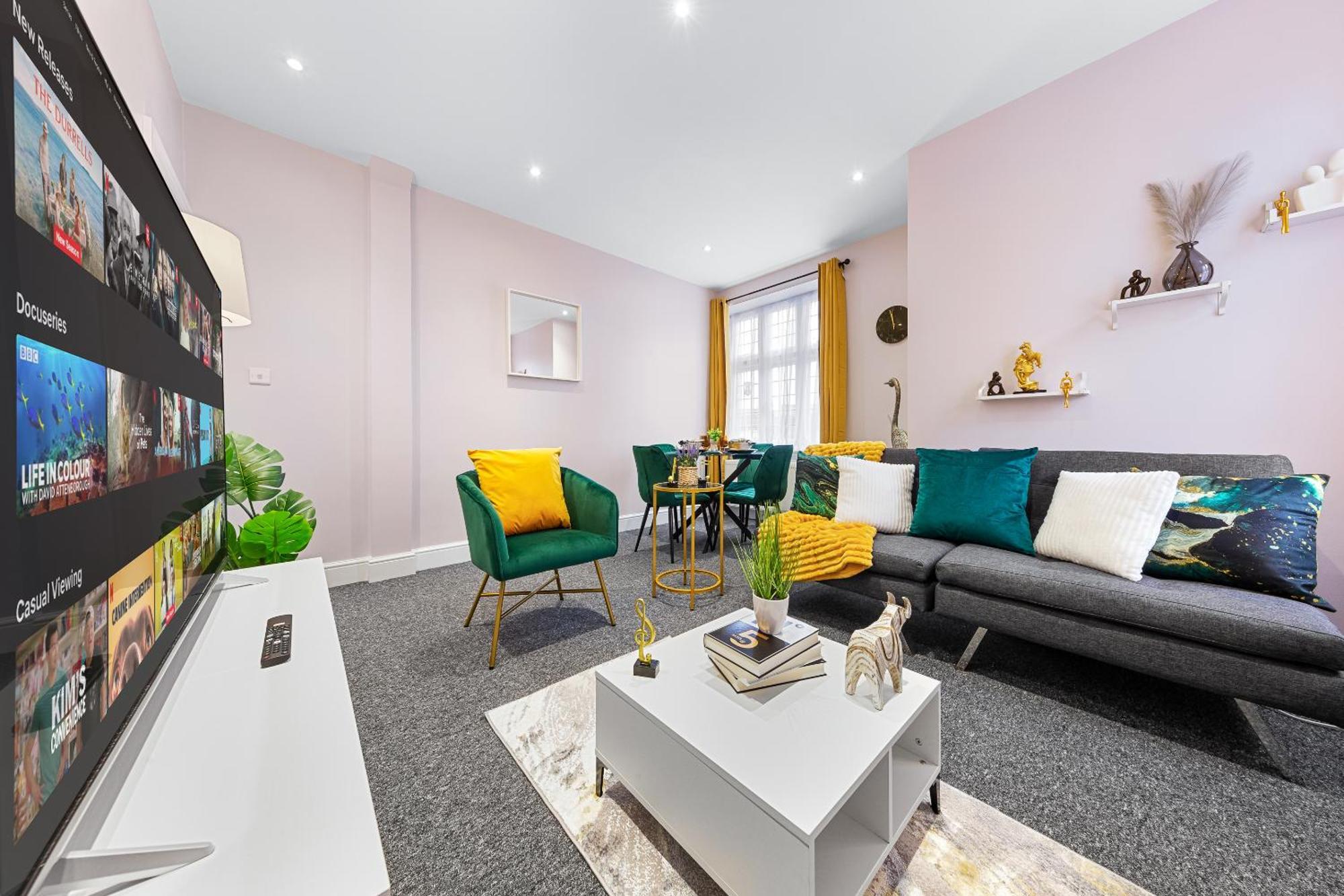 Elegant 2Br London Hideaway- King Bed, Sleeps 6 - Parking- Instant Book- 20 Percent Off Limited Time! บาร์เน็ท ภายนอก รูปภาพ